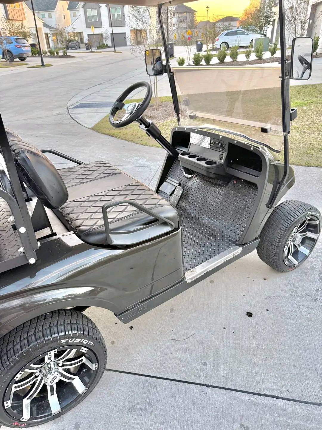Buggy de golf E-Z-GO 2025 miniatura 4